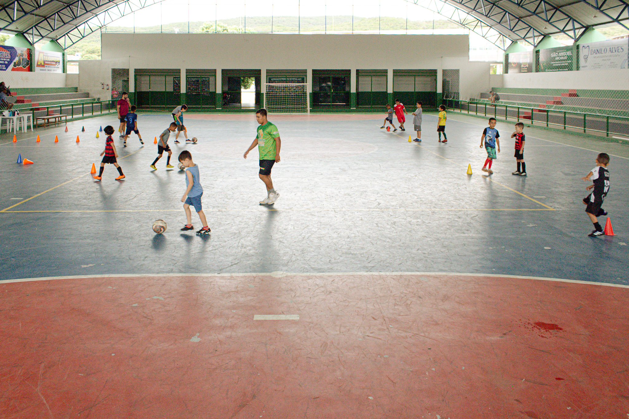 Esporte nas férias aulas de Futsal sede de Jacaraci.